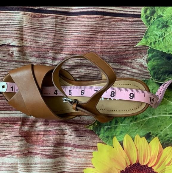 ‼️New Listing ‼️Coach Platforms - Picture 2 of 8